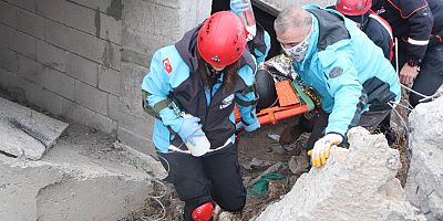 Kars'ta deprem tatbikatı gerçeğini aratmadı