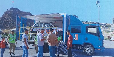 Kars’ta Emniyet Kemeri Simülasyon Aracıyla Eğitim Verildi