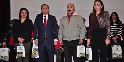 Kars’ta en çok kitap okuyan öğrenci ve velilere ödülleri verildi