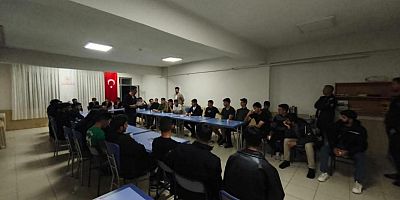 Kars’ta Erkek Öğrenci Yurdunda Eğitimi Düzenlendi