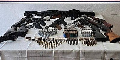 Kars'ta Eş Zamanlı Operasyonla Silah ve Mühimmat Ele Geçirildi