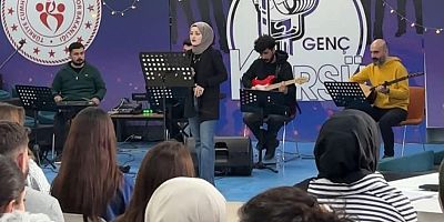 Kars'ta gençler yeteneklerini sahneye taşıdı