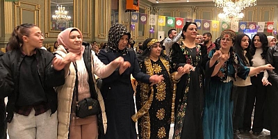 Kars’ta halaylarla kadınlar günü kutlandı