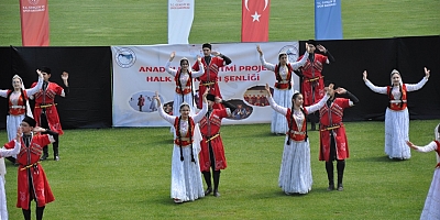 Kars'ta Halk Oyunları Şenliği düzenlendi