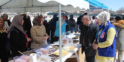 Kars’ta “İki İnsan Bir Hayat” projesi hayır çarşısı yoğun ilgi gördü