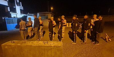 Kars'ta jandarma ekipleri 7 düzensiz göçmen ve organizatör yakaladı