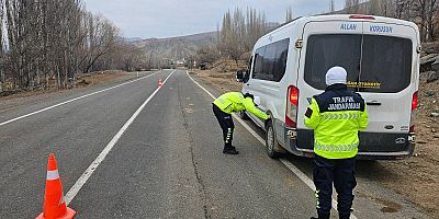 Kars'ta Jandarmadan Kış lastiği uygulaması 