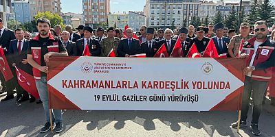 Kars’ta “Kahramanlarla Kardeşlik Yolunda” yürüyüşü düzenlendi