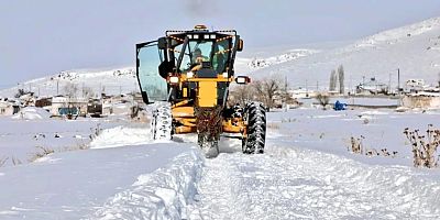 Kars’ta Kar ve Tipi Ulaşımı Olumsuz Etkiledi: 170 Köy Yolu Kapandı