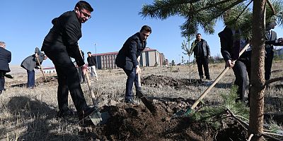 Kars’ta Karabağ Zaferi’nin 5. Yıl Dönümünde 44 Fidan Toprakla Buluşturuldu