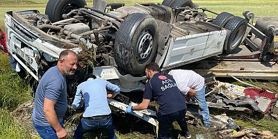 Kars'ta kaza yapan tır da sıkışan sürücü güçlükle çıkarıldı