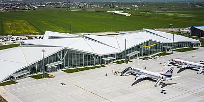 Kars’ta Kış Sezonu Öncesi Uçak Seferleri Gündemde