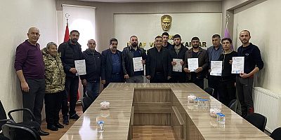 Kars’ta Meslek dallarda başarılı olan üyelere belgeleri takdim edildi