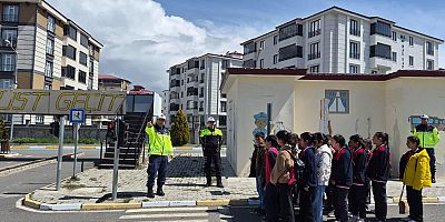 Kars’ta minik öğrenciler Trafik Eğitim Parkı’nda ağırlandı