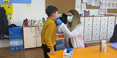 Kars'ta minik öğrencilere diş taraması uygulandı