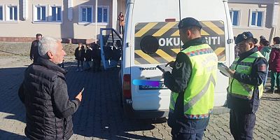 Kars'ta öğrenci servisleri jandarma ekiplerince denetlendi