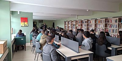 Kars’ta Öğrencilere Bilinçli İnternet Kullanımı Eğitimi