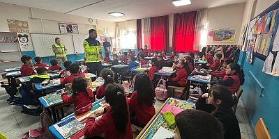 Kars'ta Öğrencilere Trafik Güvenliği Semineri Verildi