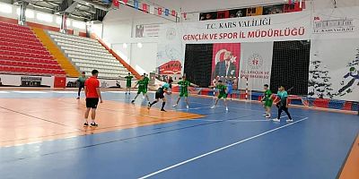 Kars’ta Okul Sporları Erkekler Hentbol İl Birinciliği Heyecanı Sürüyor