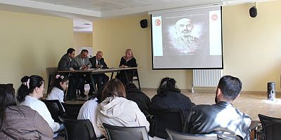 Kars'ta ortaokul öğrencileri arasında şiir yarışması düzenlendi