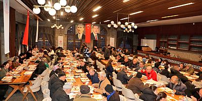Kars'ta protokol üyeleri iftar sofrasında halkla buluştu