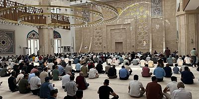 Kars’ta Ramazan’ın İlk Teravihinde Camiler doldu taştı