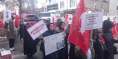 Kars'ta sağlık çalışanları yine yürüdü...