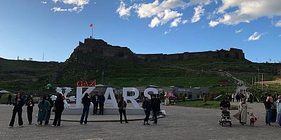  Kars’ta Şehir Turizminin Tadını Çıkardılar