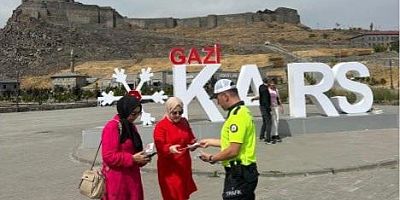 Kars’ta Sürücü ve Yayalara Broşür Dağıtıldı