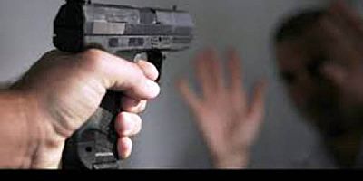 Kars'ta tartıştığı  eşini silahla öldürdü