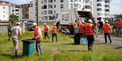 Kars'ta temizlik çalışmaları hız kesmeden devam ediyor