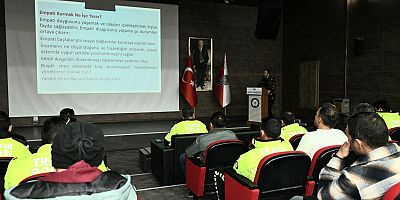 Kars’ta Trafik Personeline “Halkla İlişkiler ve iletişim