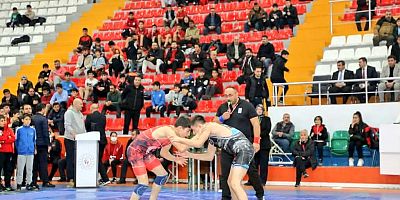 Kars’ta U-17 Grup Güreş Müsabakaları Başladı