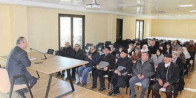 Kars'ta Umre yolcularına bilgilendirme semineri düzenlendi