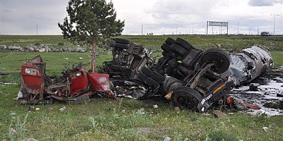 Kars’ta zift dolu tanker devrildi: 1 ölü