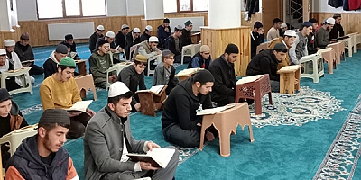 KARS’TAKİ HAFIZLARDAN KUDÜS VE FİLİSTİN İÇİN DUA