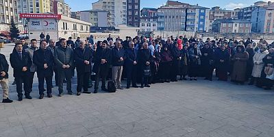 Kars'tan Umre Yolcuları Dualarla Medine'ye Uğurlandı