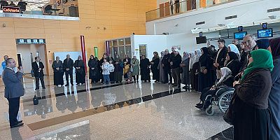 Kars'tan Umre Yolcuları Dualarla Medine'ye Uğurlandı