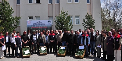 Kars Tarım Müdürlüğü'nce sebze ve meyve fidesi dağıtıldı