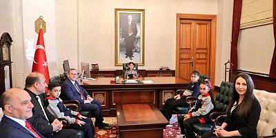 Kars Valiliği’nde 23 Nisan Coşkusu: Minik Kevser Makamı Devraldı