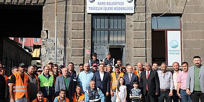 Kars Valisi Türker Öksüz, bayramlaşma programlarına katıldı