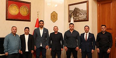 Kars Valisi Ziya Polat, Dünya Şampiyonlarını Makamında Ağırladı