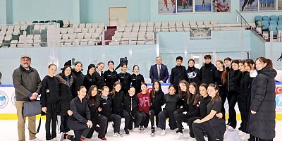 Kars Valisi Ziya Polat’tan Senkronize Buz Pateni Takımına Ziyaret