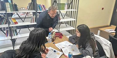 Kars Valisi Ziya Polat, Türk Diyanet Vakfı Kitapevi'ni ziyaret etti