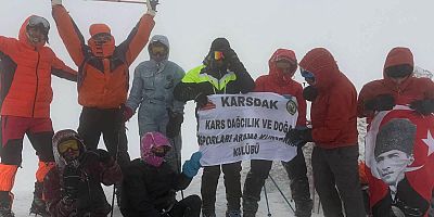 KARSDAK, 30 Ağustos’u Ağrı Dağı’nın zirvesinde kutladı