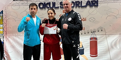 ​Karslı Boksör Ebrar Kavak Türkiye Şampiyonu oldu!