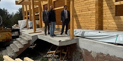 Kaymakam Akköz ve Başkan Elma'dan Kütük Ev Projesinde inceleme