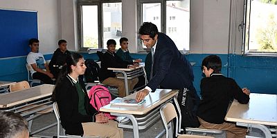 Kaymakam Aslantatar, Eğitim Yılının İlk Gününde Öğrencilerle Buluştu
