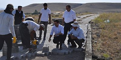 Kaymakam Demirtaş, Devam Eden Kilit Parke Çalışmalarını İnceledi