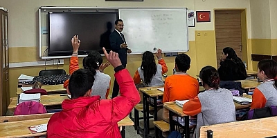 Kaymakam Demirtaş’tan Atatürk Yatılı Bölge Ortaokulu’na Ziyaret